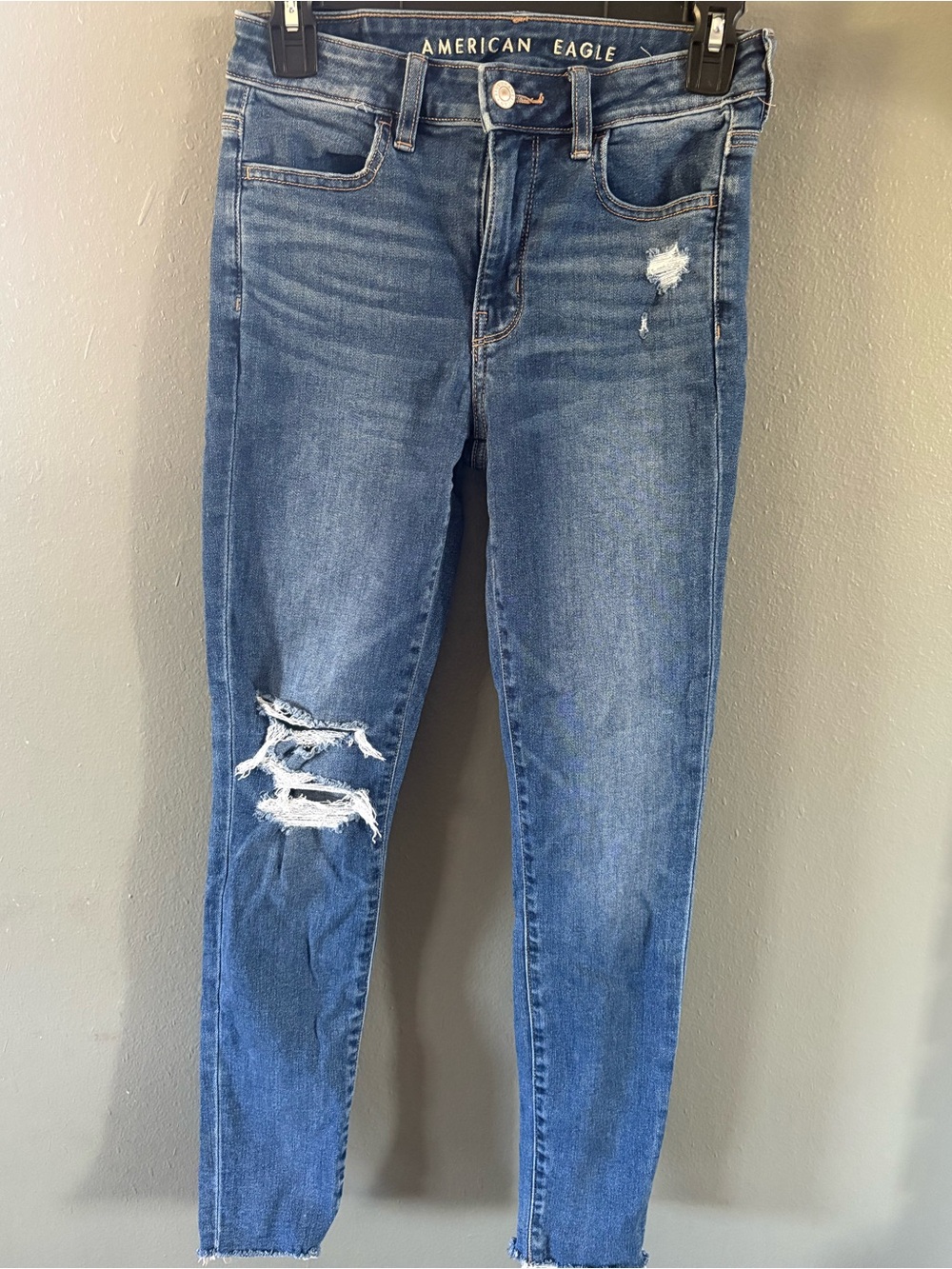 American Eagle Outfitters High-Rise Distressed jegging crop - Medium Blue size 2